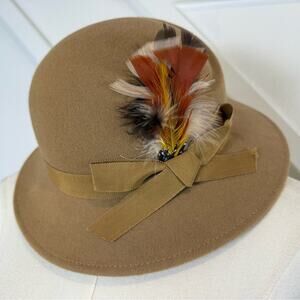 Elegant Vintage Tally Ho 100% Wool Camel Hat With Feather Accent Made In Poland